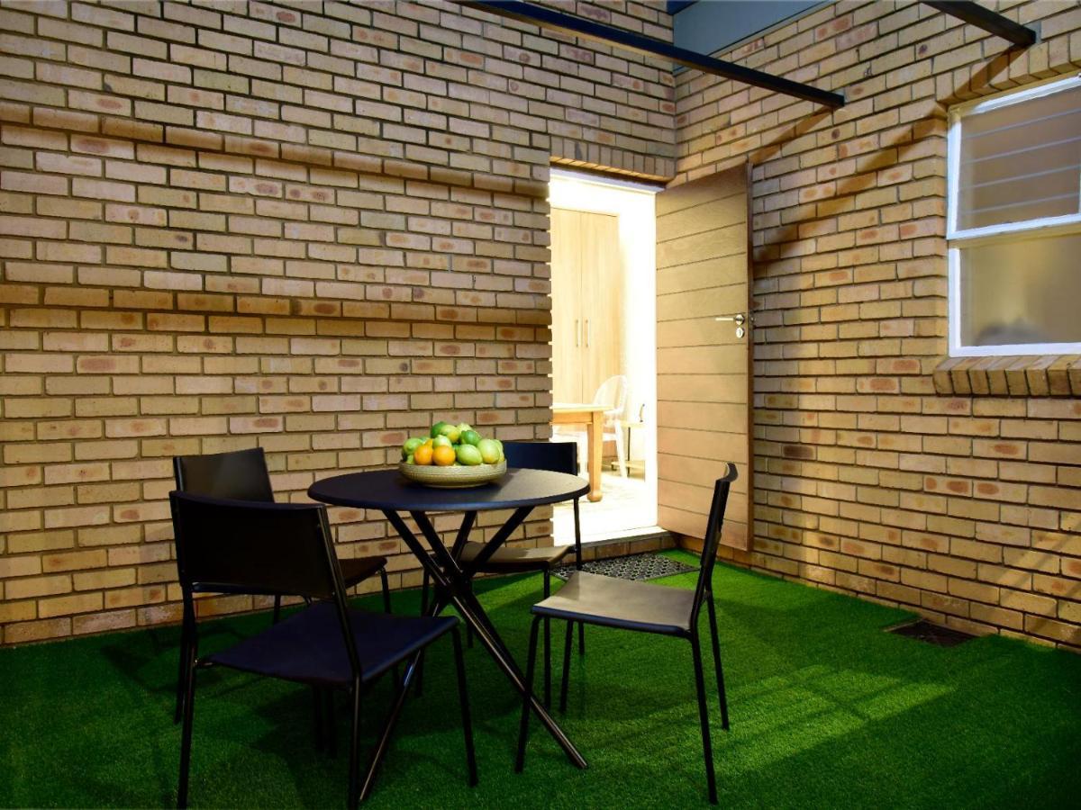 Five O'Clock Zen Boutique Guest House เซนทูเรียน ภายนอก รูปภาพ