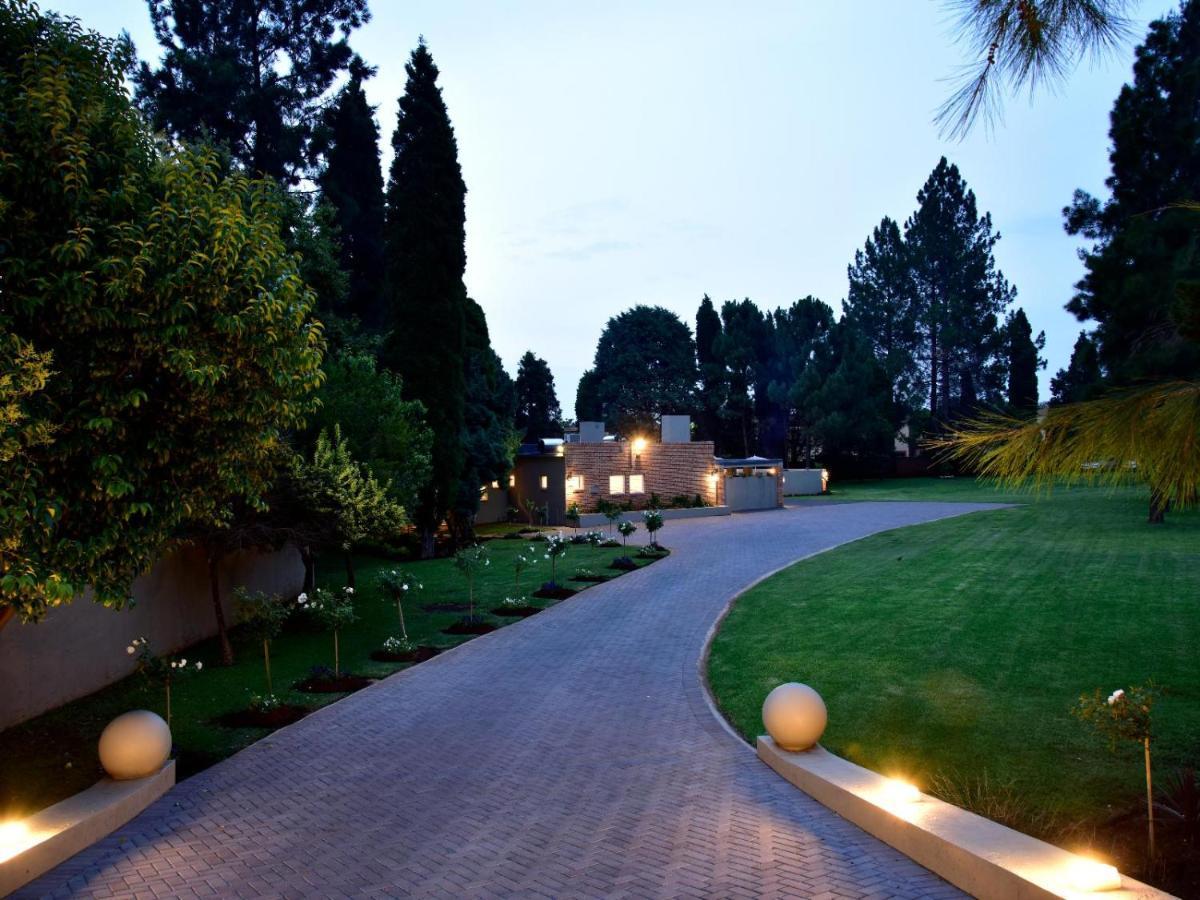 Five O'Clock Zen Boutique Guest House เซนทูเรียน ภายนอก รูปภาพ