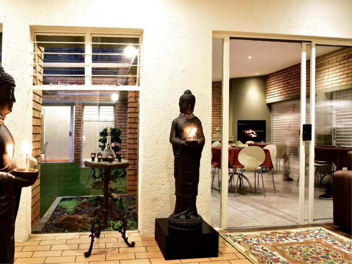 Five O'Clock Zen Boutique Guest House เซนทูเรียน ภายนอก รูปภาพ