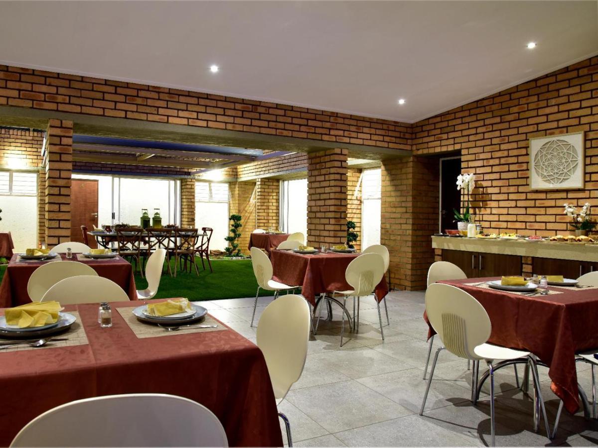 Five O'Clock Zen Boutique Guest House เซนทูเรียน ภายนอก รูปภาพ