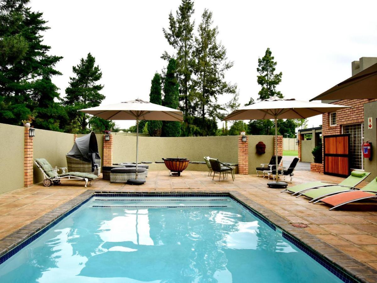 Five O'Clock Zen Boutique Guest House เซนทูเรียน ภายนอก รูปภาพ