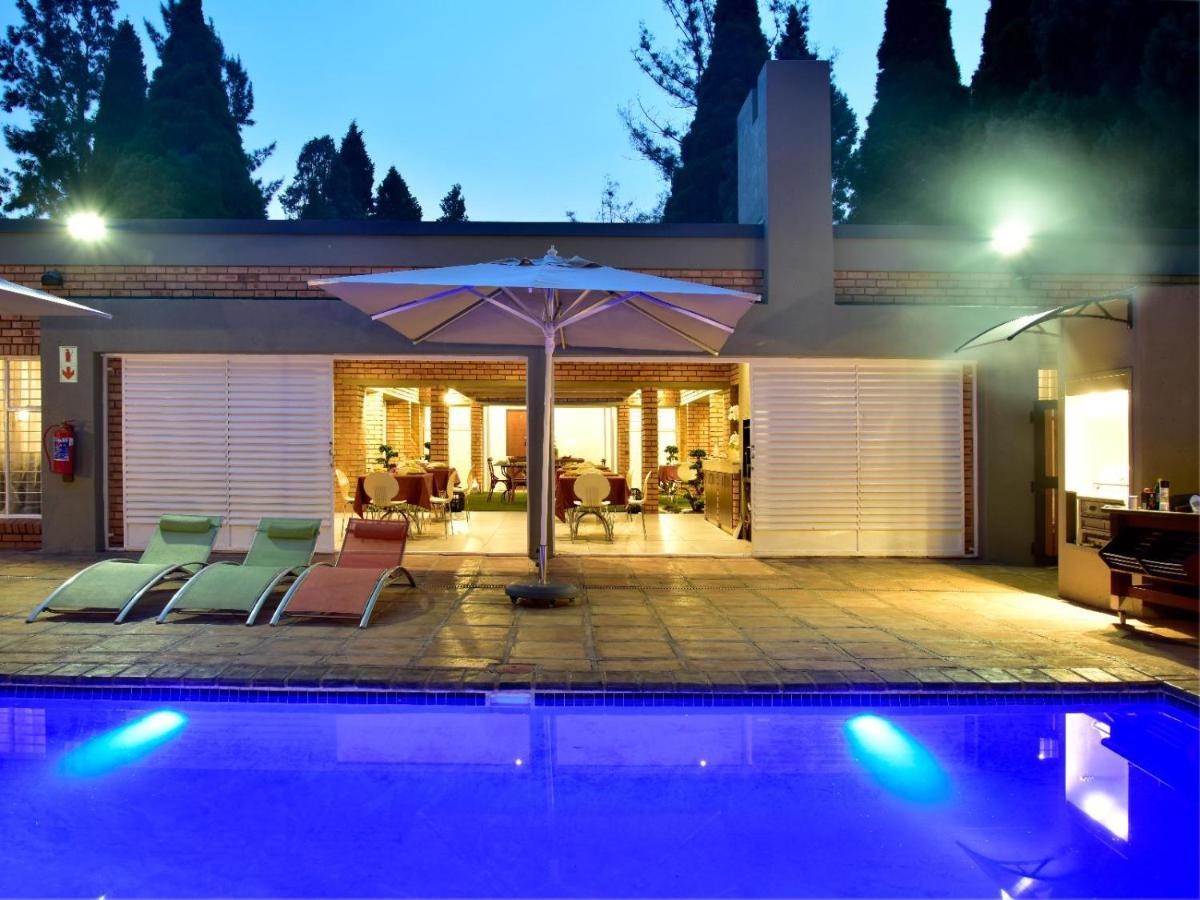 Five O'Clock Zen Boutique Guest House เซนทูเรียน ภายนอก รูปภาพ