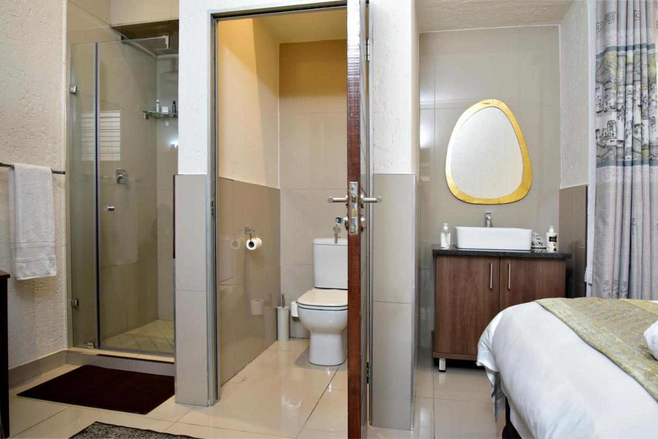 Five O'Clock Zen Boutique Guest House เซนทูเรียน ภายนอก รูปภาพ