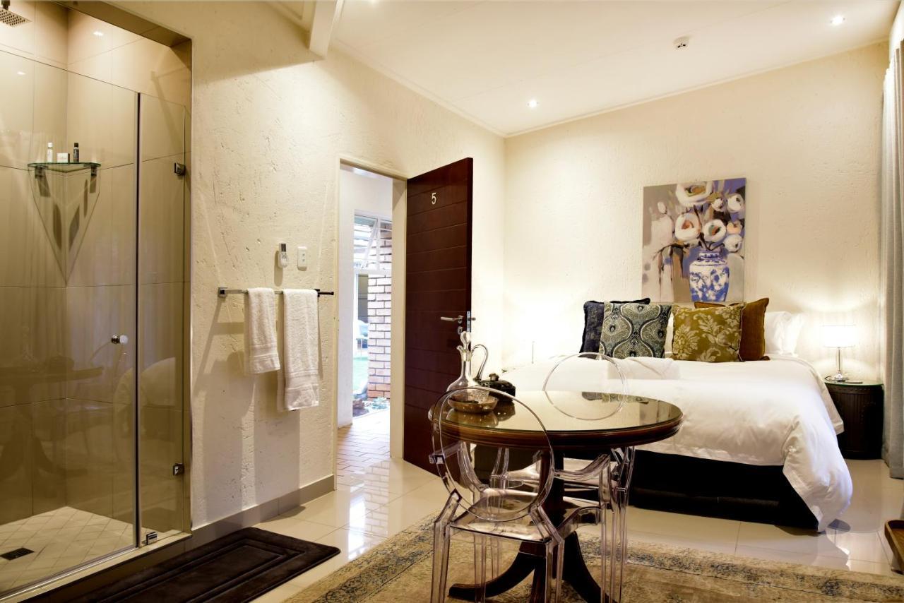 Five O'Clock Zen Boutique Guest House เซนทูเรียน ภายนอก รูปภาพ