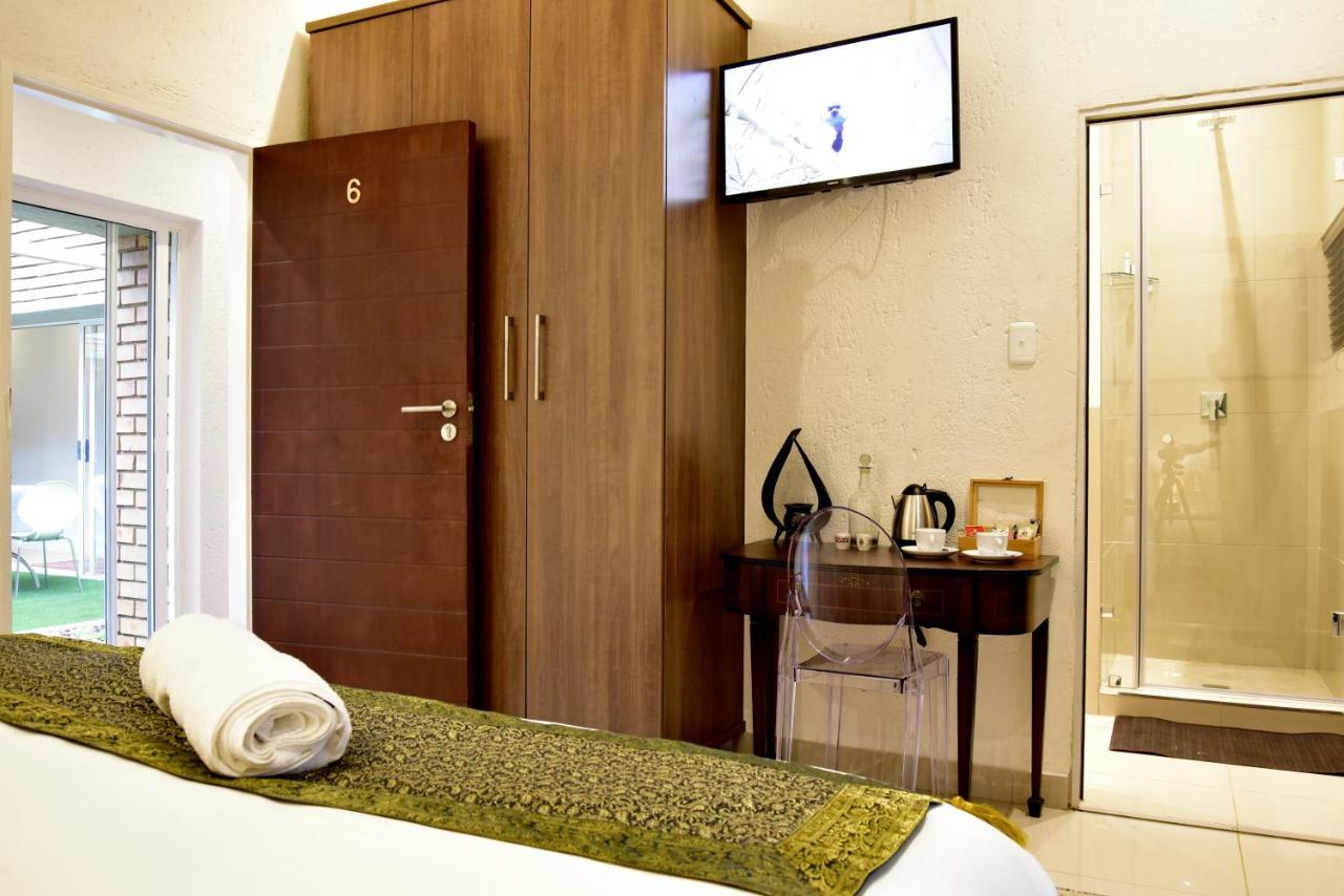 Five O'Clock Zen Boutique Guest House เซนทูเรียน ภายนอก รูปภาพ