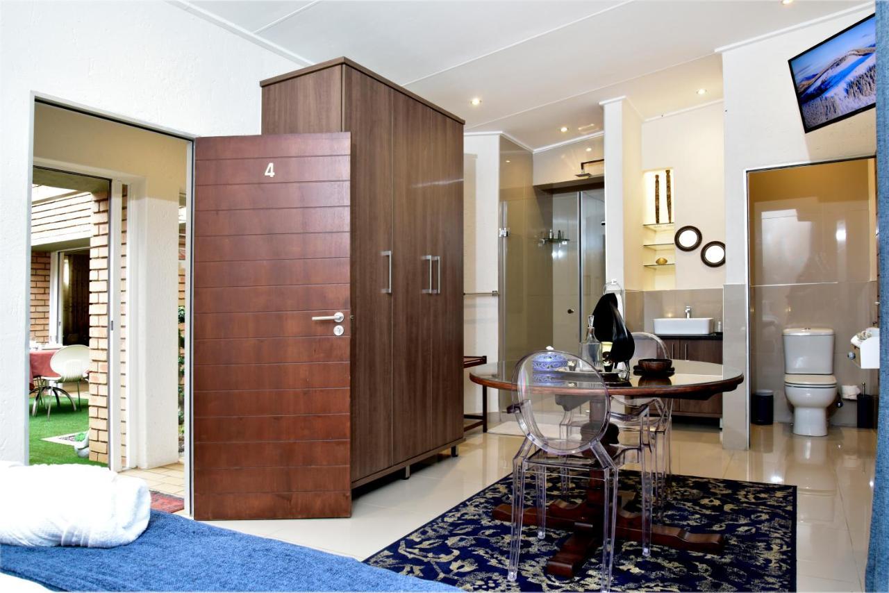 Five O'Clock Zen Boutique Guest House เซนทูเรียน ภายนอก รูปภาพ