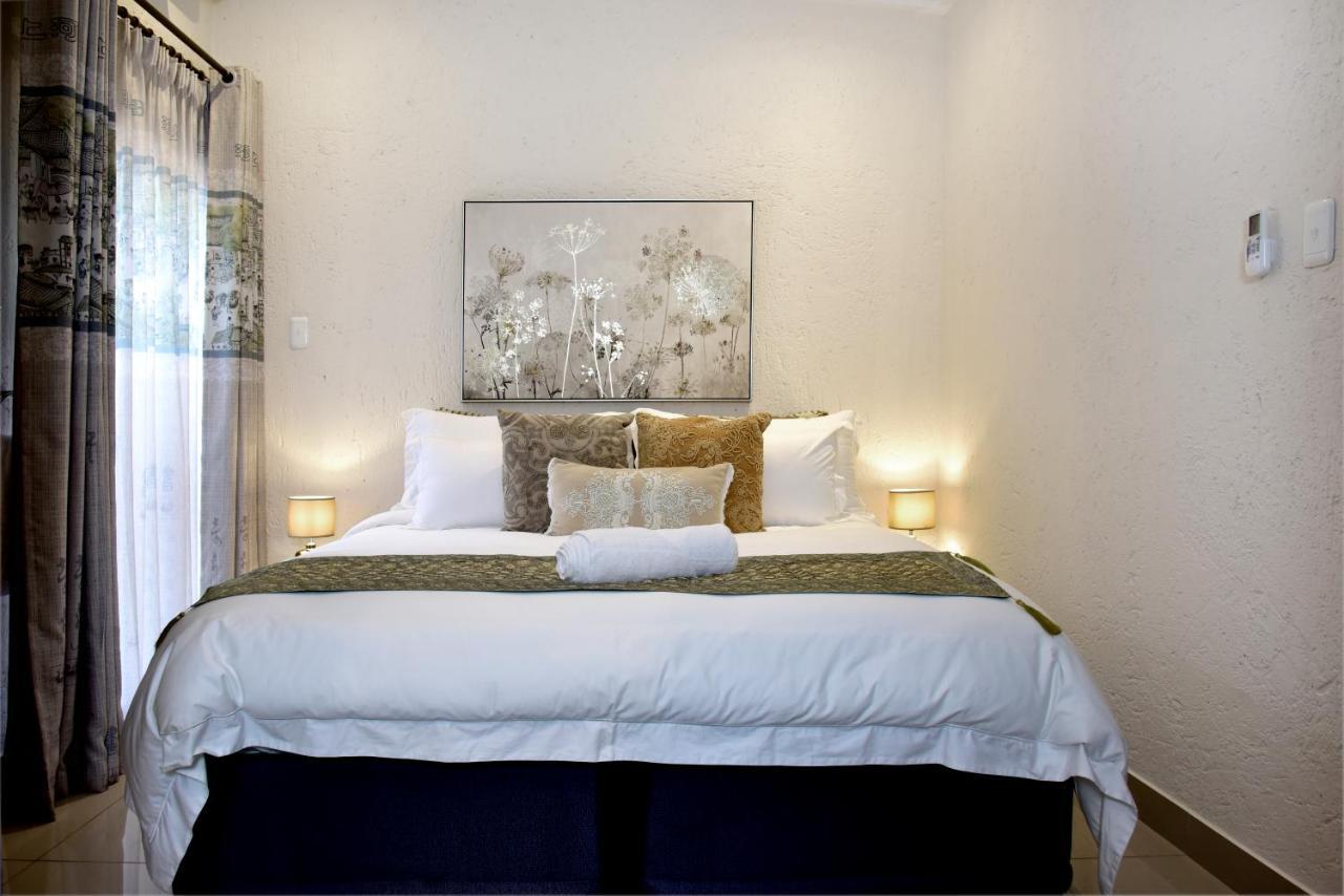 Five O'Clock Zen Boutique Guest House เซนทูเรียน ภายนอก รูปภาพ