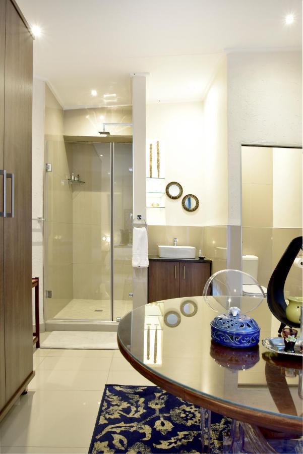 Five O'Clock Zen Boutique Guest House เซนทูเรียน ภายนอก รูปภาพ