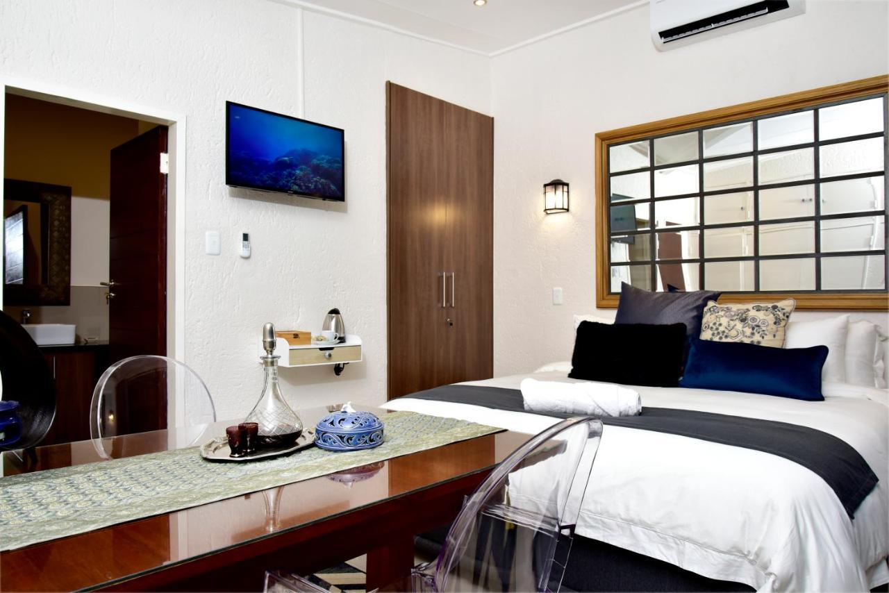 Five O'Clock Zen Boutique Guest House เซนทูเรียน ภายนอก รูปภาพ
